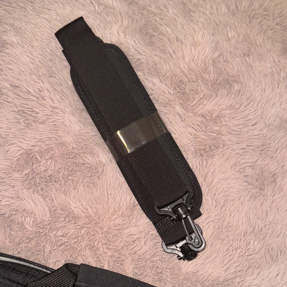 Stylish Black Laptop Bag for Men - Picture 5 of 8